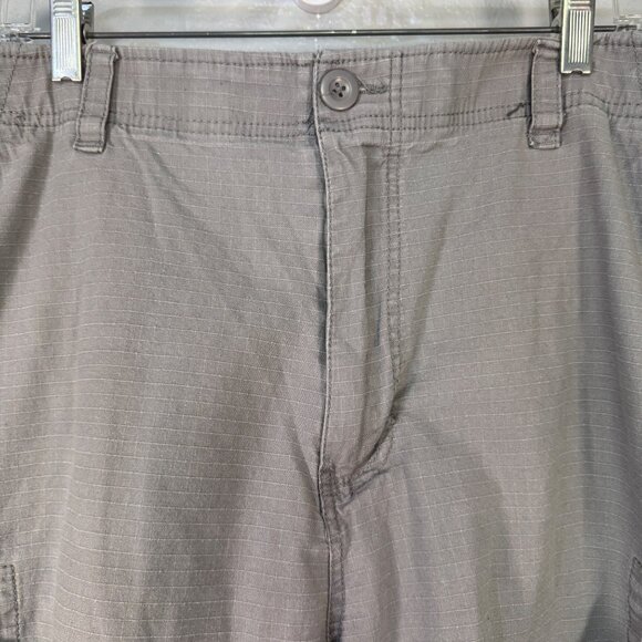 WearFirst Mens Gray Cargo Shorts Size 42 Belt Loops Lightweight Cotton Blend - Picture 2 of 8